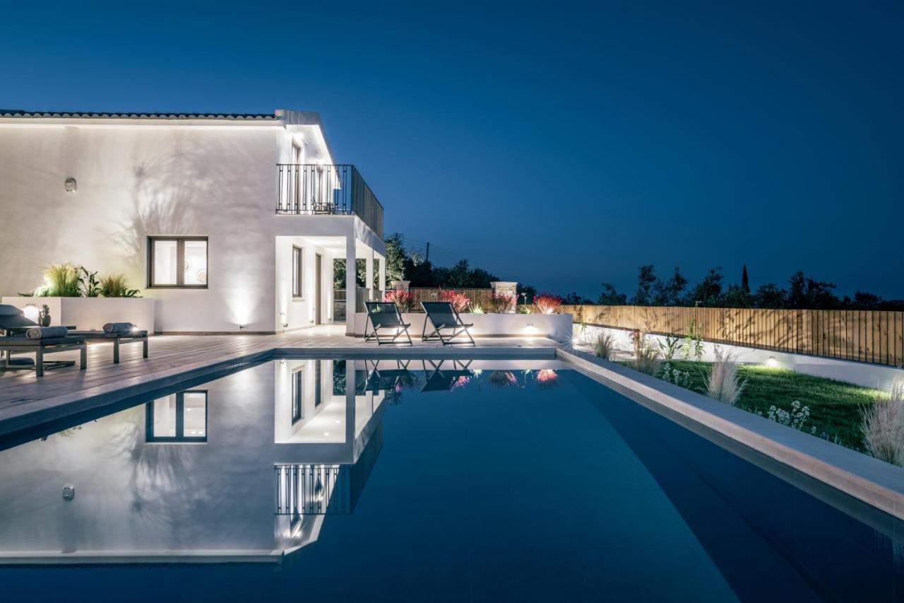- Heated Pool With Stunning Views, By Zantewize Villa