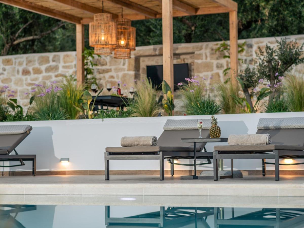 Villa - Heated Pool With Stunning Views, By Zantewize *