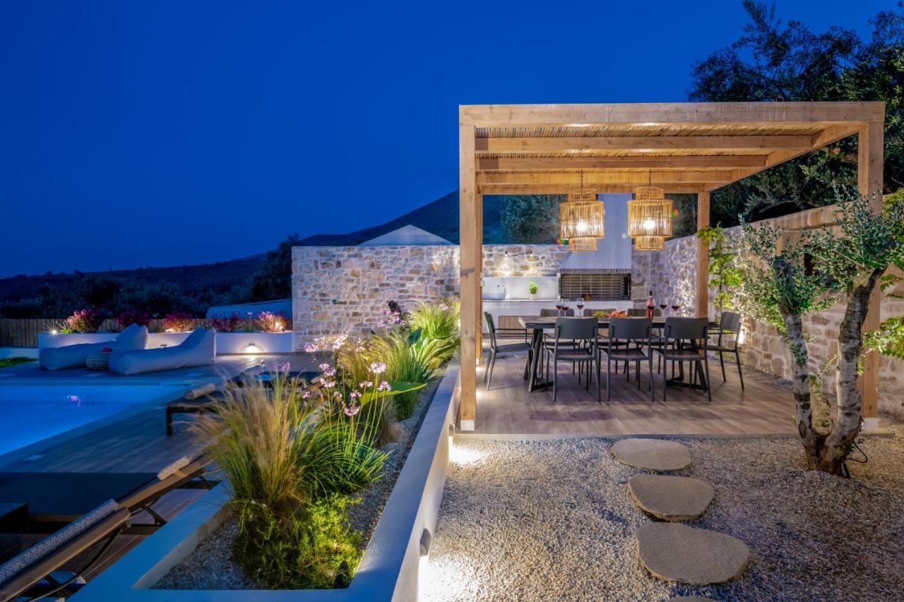 - Heated Pool With Stunning Views, By Zantewize *